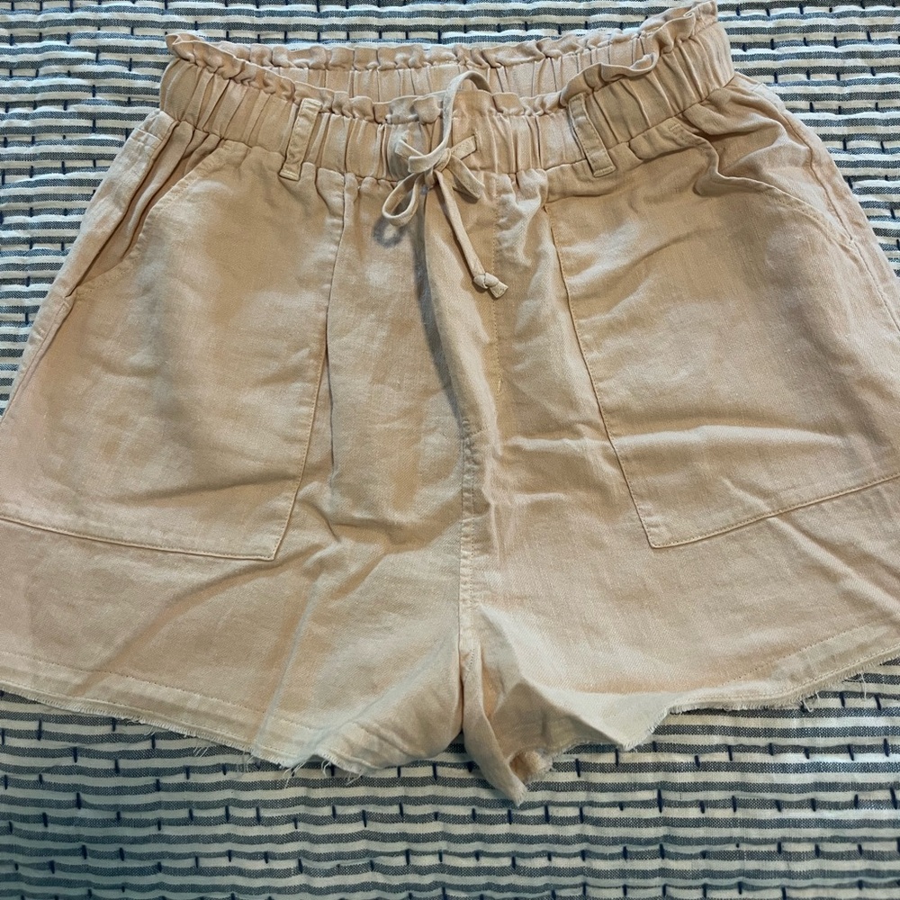 NWOT Cloth & Stone Evereve Cream Shorts